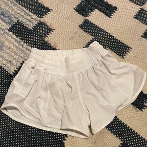 Lululemon shorty Hot LR Running Short Size 2